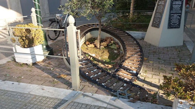 Το ΚΙΣΕ καταδικάζει τον βανδαλισμό του Μνημείου Ολοκαυτώματος των Τρικάλων και ζητάει σύλληψη των δραστών